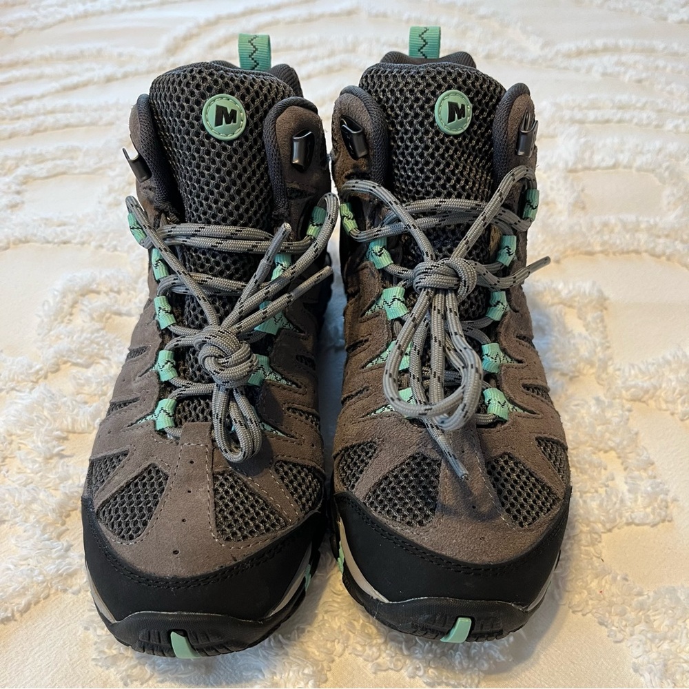 NWOT Merrell Accentor 2 Hiking Boots Women’s Size 8 Never Worn